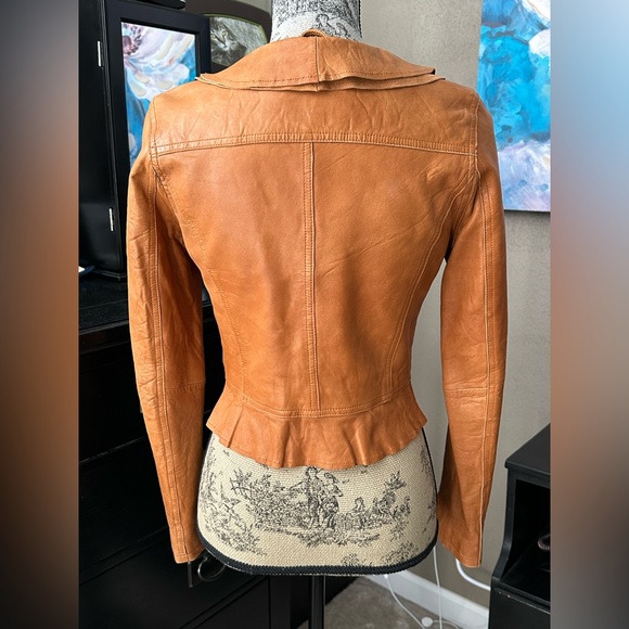 Ladies Leather Jacket - Picture 2 of 4